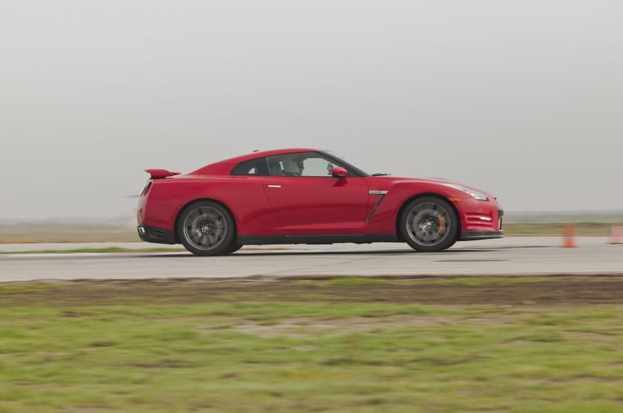  Nissan GT-R 2012 года  (US) (фото 73 из 74)